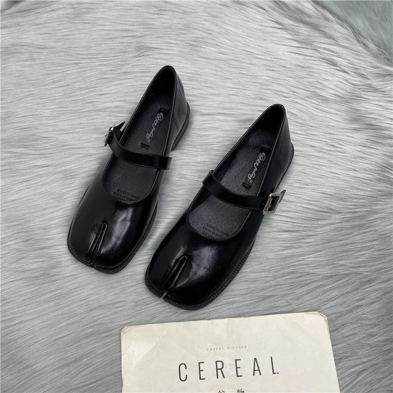 2022 Spring Women Sandals New Split Toe Mary Jane Flats Ladies Pumps Female Retro Vintage Girl Daily Novelty Solid Ninja Shoes