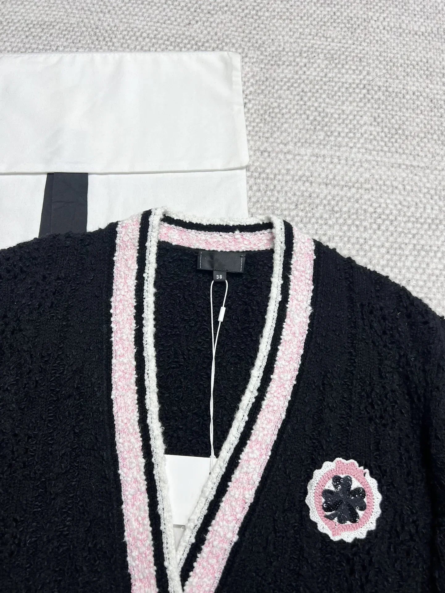 2024 Spring/Summer New Badge Sequin Clover Contrast Stripe Embroidered V-neck Loose Long sleeved Cardigan Knitted woman Sweater - reetell