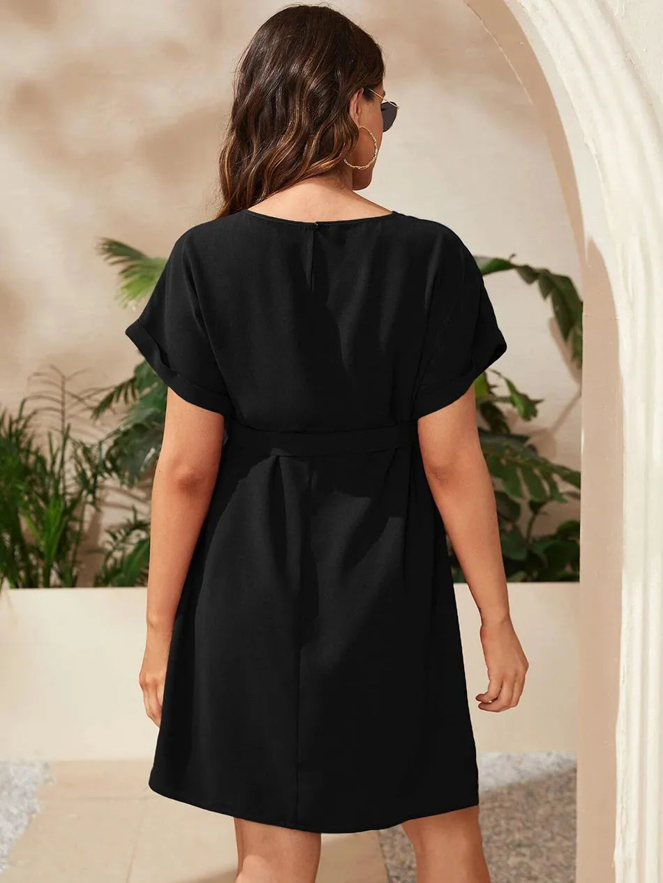 Casual and Comfortable Maternity Dress for Pregnant Women with a Tied Waist Modern and Stylish Expectant Mother Clothing