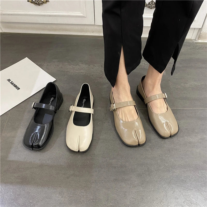 2022 Spring Women Sandals New Split Toe Mary Jane Flats Ladies Pumps Female Retro Vintage Girl Daily Novelty Solid Ninja Shoes