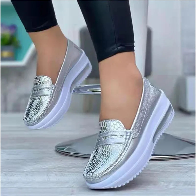 Plus Size 43 Casual Flat Shoes of Women 2022 Fashion Round Toe Low Top Wedge Platform Sneakers Comfort Non Slip Women Loafers