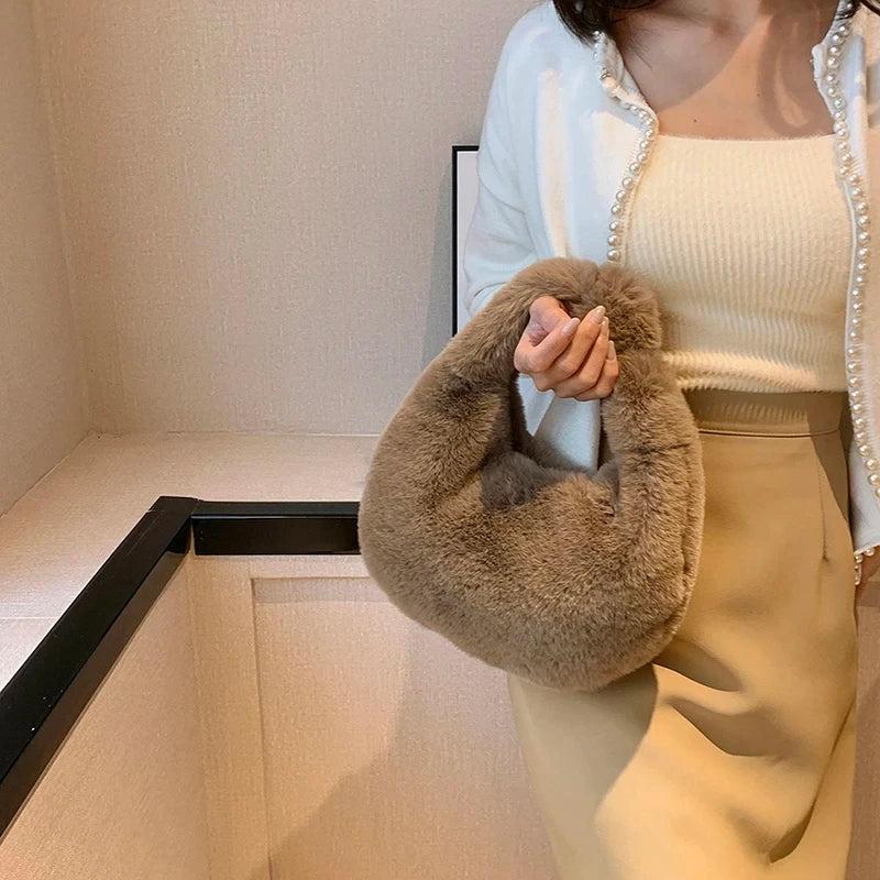 Fur Women's Small Half Moon Bag Luxury Warm Plush Wrist Bags for Women Fashion Furry Short Handle Clutch Cute Ladies Coin Purses