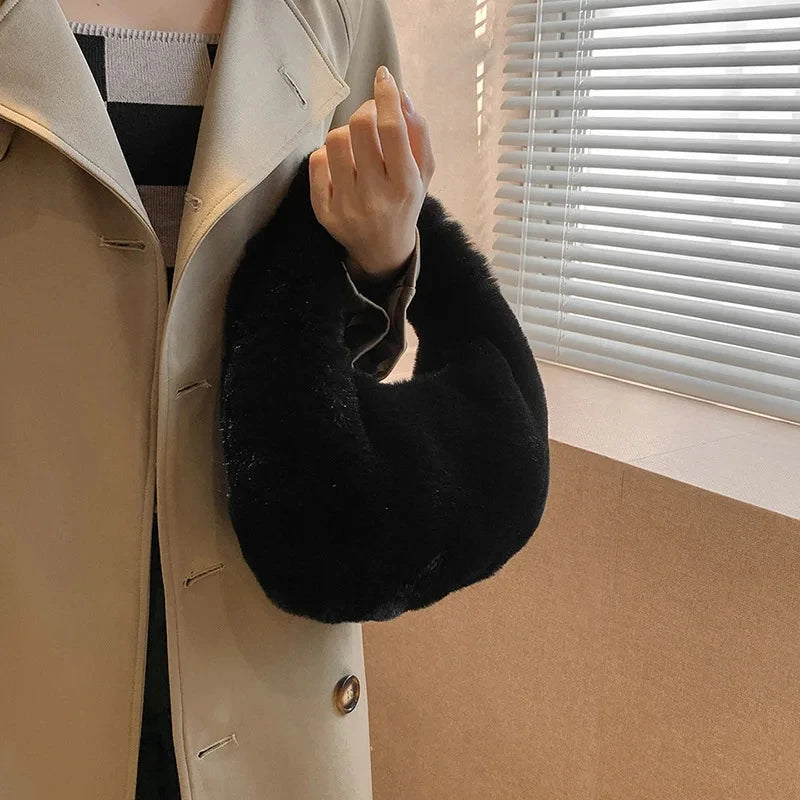 Fur Women's Small Half Moon Bag Luxury Warm Plush Wrist Bags for Women Fashion Furry Short Handle Clutch Cute Ladies Coin Purses