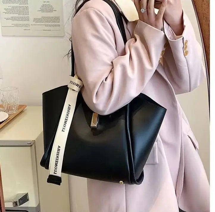 Commuter Tote Bag Large Capacity 2024 New Mother Commuting Bag Portable Fashionable One Shoulder Versatile Underarm Bucket Bag