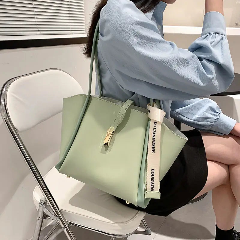 Commuter Tote Bag Large Capacity 2024 New Mother Commuting Bag Portable Fashionable One Shoulder Versatile Underarm Bucket Bag