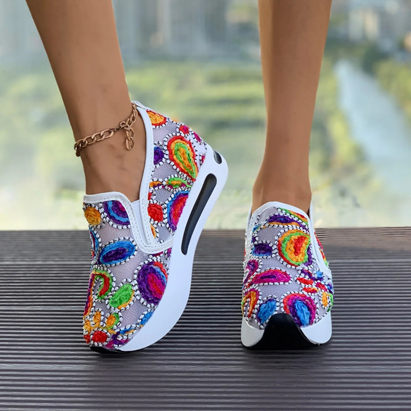 Women's Wedge Shoes New Spring Autumn Fashion Round Toe Floral Pattern Embroidery Mesh Platform Sneakers Increase Height Shoes