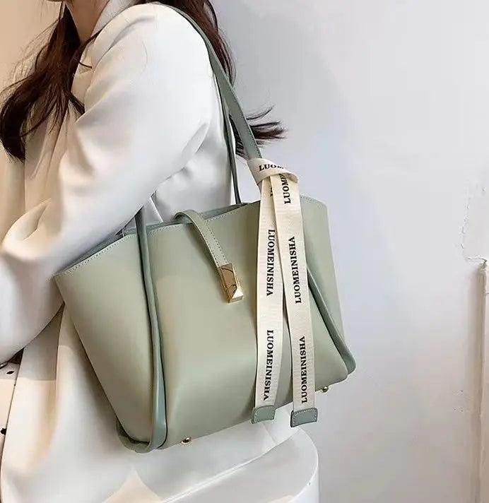 Commuter Tote Bag Large Capacity 2024 New Mother Commuting Bag Portable Fashionable One Shoulder Versatile Underarm Bucket Bag