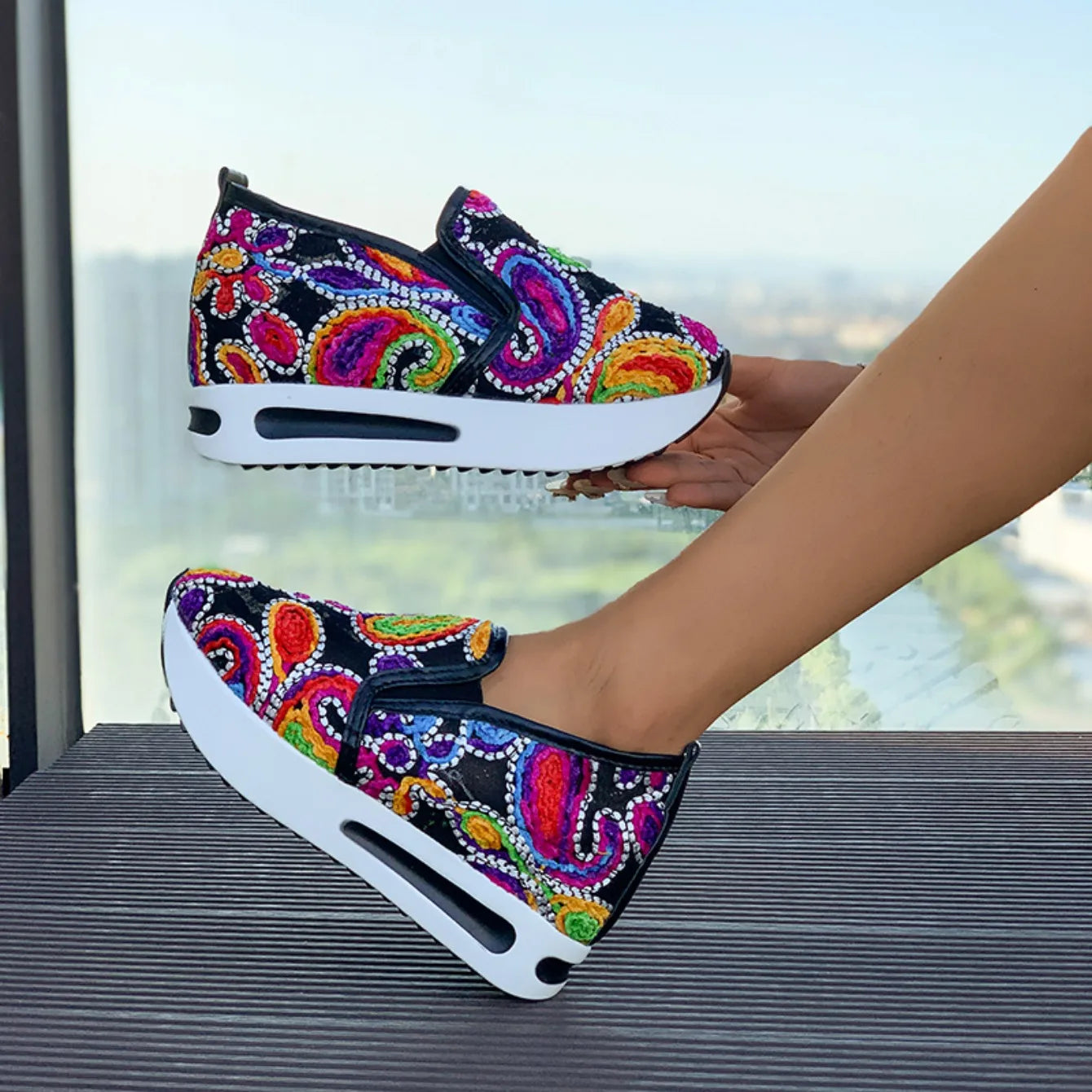 Women's Wedge Shoes New Spring Autumn Fashion Round Toe Floral Pattern Embroidery Mesh Platform Sneakers Increase Height Shoes