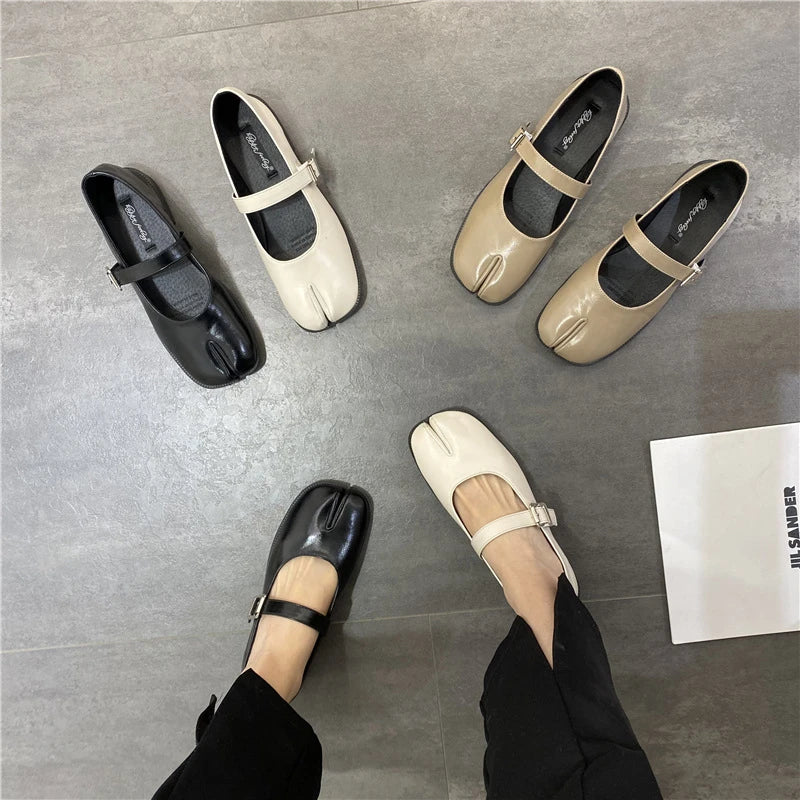 2022 Spring Women Sandals New Split Toe Mary Jane Flats Ladies Pumps Female Retro Vintage Girl Daily Novelty Solid Ninja Shoes