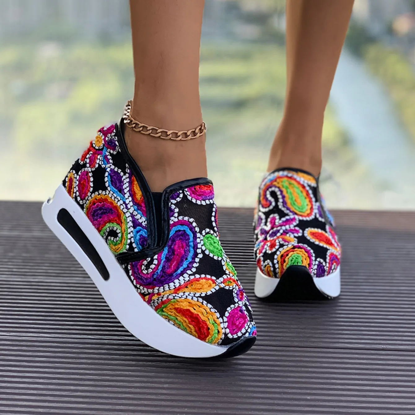 Women's Wedge Shoes New Spring Autumn Fashion Round Toe Floral Pattern Embroidery Mesh Platform Sneakers Increase Height Shoes