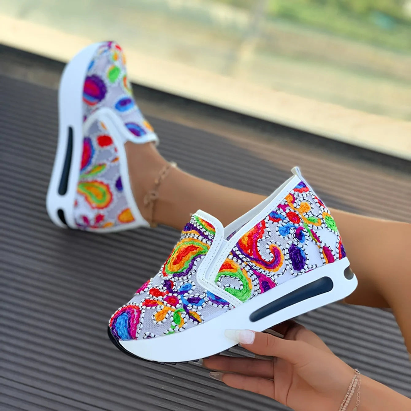 Women's Wedge Shoes New Spring Autumn Fashion Round Toe Floral Pattern Embroidery Mesh Platform Sneakers Increase Height Shoes