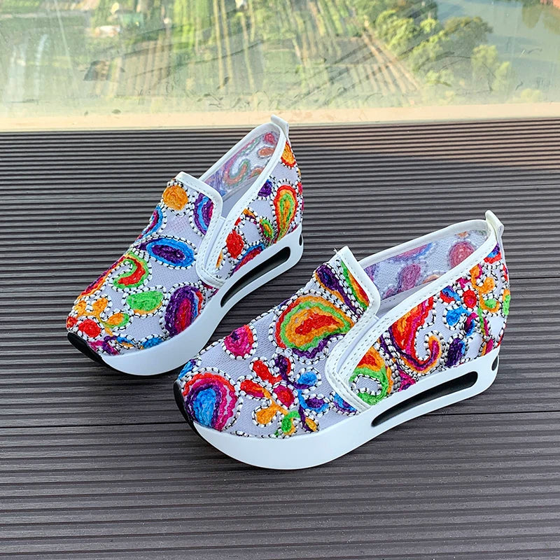 Women's Wedge Shoes New Spring Autumn Fashion Round Toe Floral Pattern Embroidery Mesh Platform Sneakers Increase Height Shoes